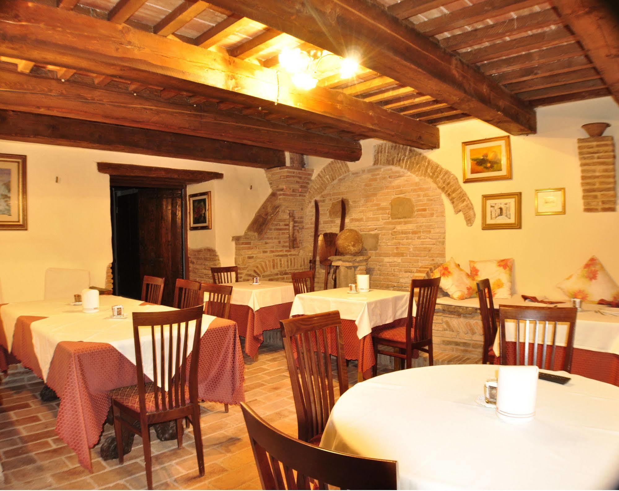 Hotel Fioriti Matelica Bagian luar foto
